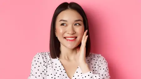 How to Use a Lipstick