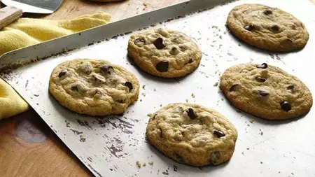 How to Use a Cookie Sheet