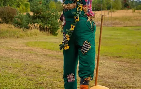 How to Make a Scarecrow