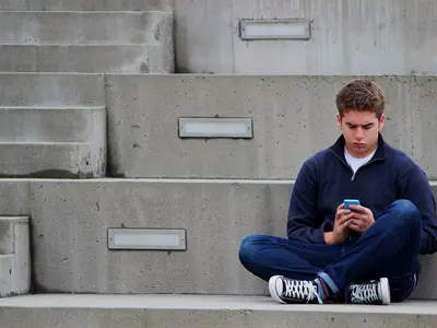 Komunikasi Teks: Introvert & Ekstrovert