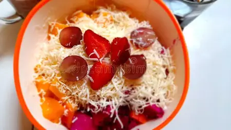 How to Make a Delicious Salad with Fruits