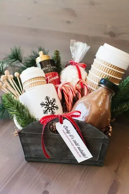 How to Make a Gift Basket for a Neighbor