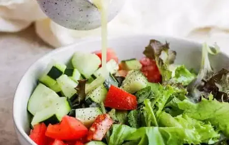 How to Make a Salad with a Dressing