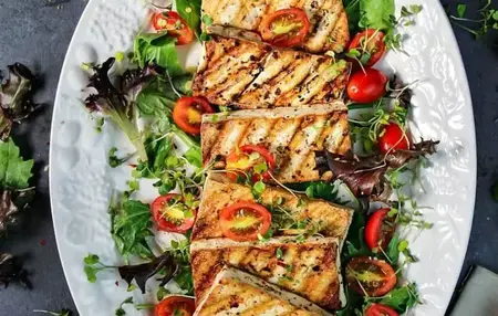 How to Make a Salad with Grilled Tofu