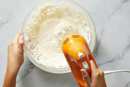 How to Use a Hand Mixer