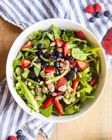 How to Make a Salad with Berries