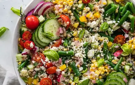 How to Make a Delicious Salad with Herbs