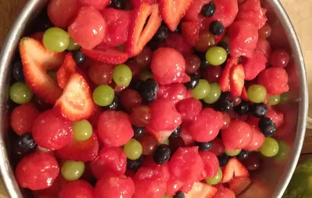 How to Make a Tropical Fruit Salad