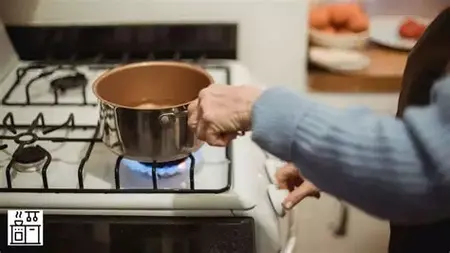 How to Use a Saucepan