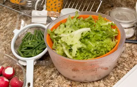 How to Use a Salad Spinner