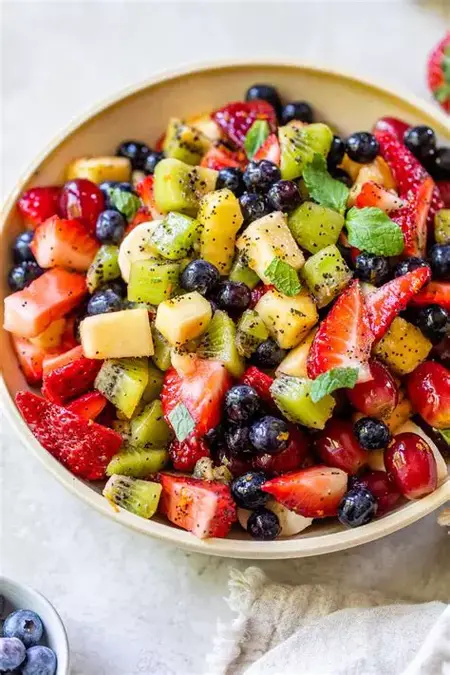 How to Make a Fruit Salad with Berries