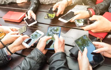 How to Use Your Phone to Connect with Your Community and Get Involved
