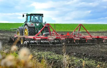 How to Use a Gardening Cultivator for Loosening Soil