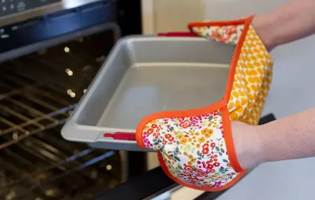 How to Use a Pot Holder