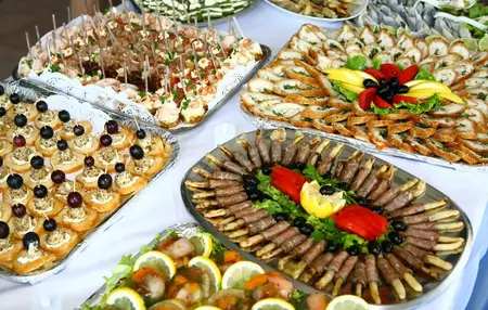 How to Create a Budget-Friendly Menu for a Party