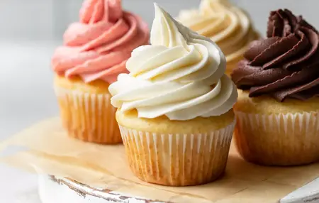 How to Make a Cake with Buttercream Frosting