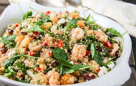 How to Make a Salad with Quinoa and Shrimp