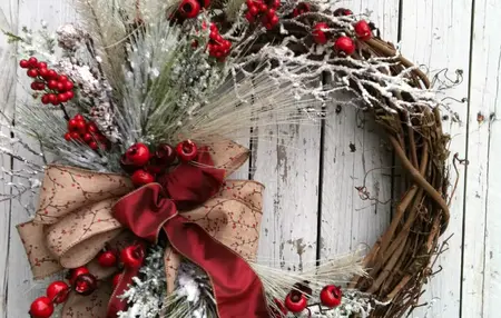 How to Make a Christmas Wreath