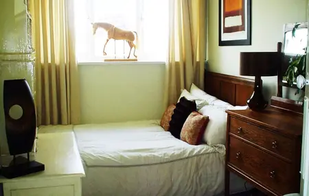 How to Decorate a Small Bedroom