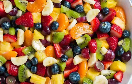 How to Make a Salad with Dried Fruit