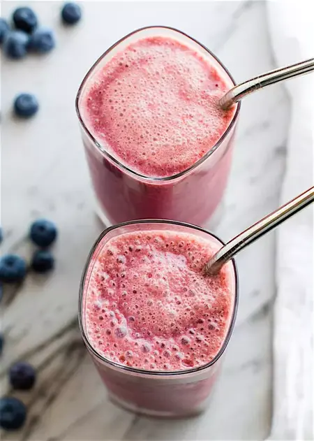 How to Make a Smoothie with Frozen Fruit