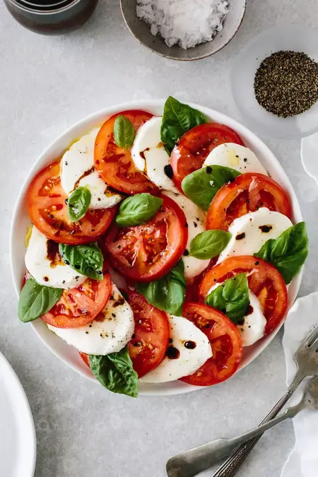 How to Make a Delicious Caprese Salad