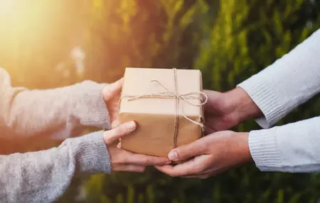 How to Give Meaningful Holiday Gifts