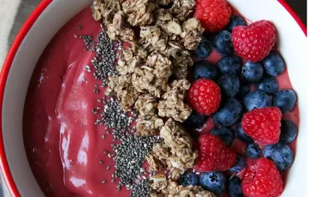 How to Make a Smoothie Bowl with Chia Seeds