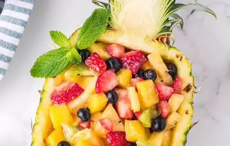 How to Make a Fruit Salad with Pineapple