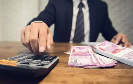 How to Use a Smartphone to Track Your Finances