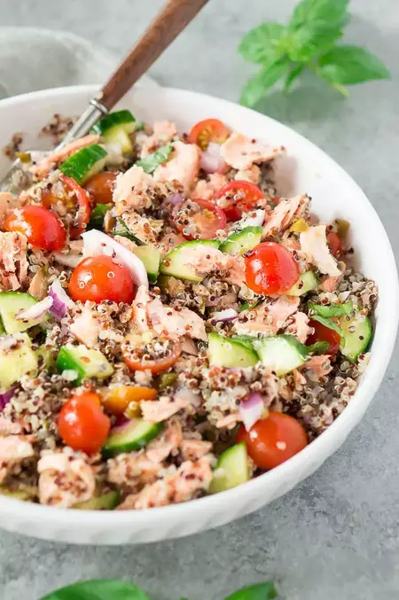 How to Make a Salad with Quinoa, Vegetables, and Salmon