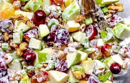 How to Make a Salad with Nuts