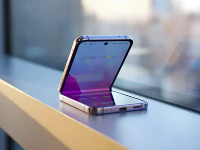 Galaxy Z Flip FE: Ponsel Lipat Murah dari Samsung Segera Hadir?