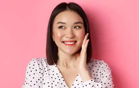 How to Use a Lipstick