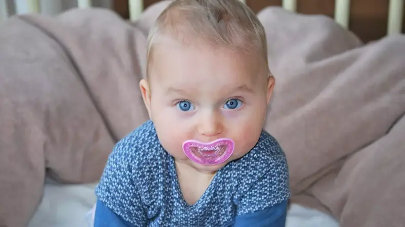 Sampai Kapan Anak Boleh Menggunakan Empeng? Panduan Lengkap untuk Orang Tua