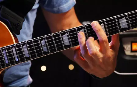 How to Learn to Play the Metal Guitar
