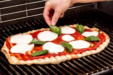 How to Make Pizza on the Grill