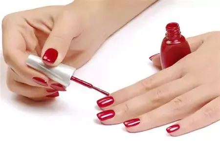 How to Use a Nail Polish