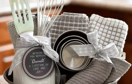 How to Make a Housewarming Gift