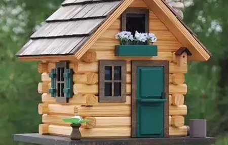 How to Build a Birdhouse for Your Backyard