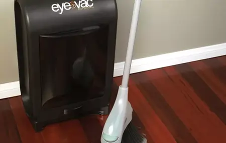 How to Use a Dustpan