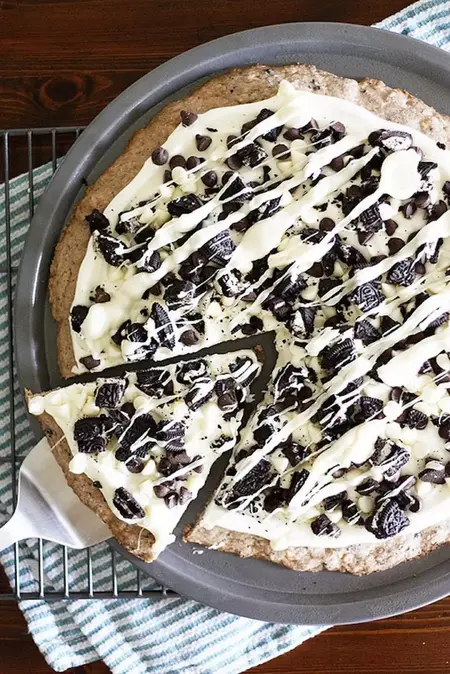 How to Make a Dessert Pizza