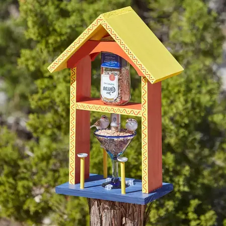 How to Make a Bird Feeder