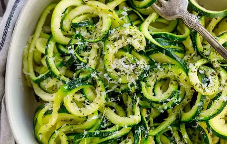 How to Make a Delicious Zucchini Noodle Salad