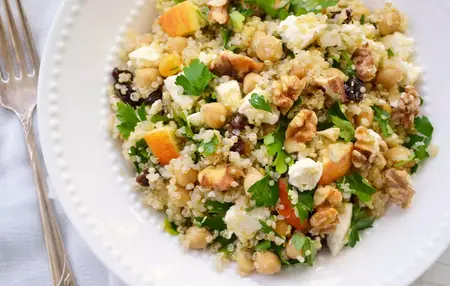 How to Make a Salad with Quinoa and Chickpeas