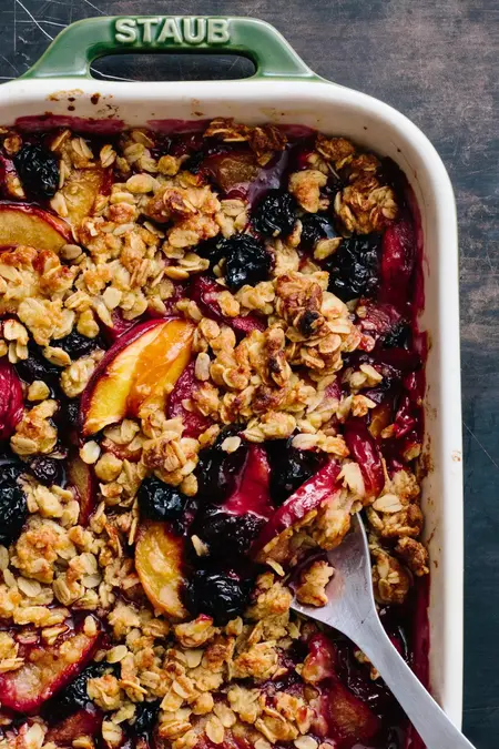 How to Make a Delicious Fruit Crisp