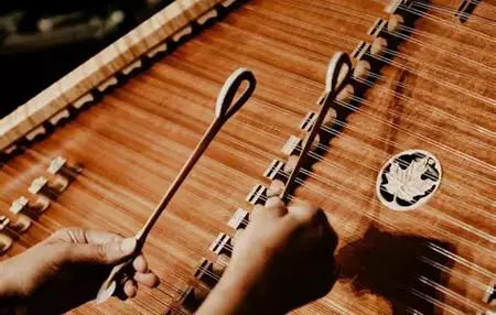 How to Learn to Play the Hammered Dulcimer