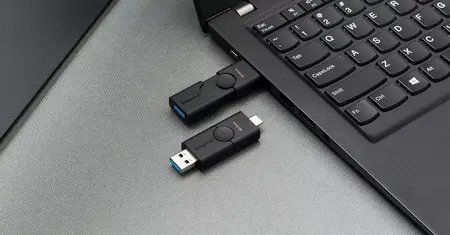 How to Use a USB Drive