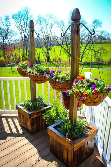 How to Decorate a Garden