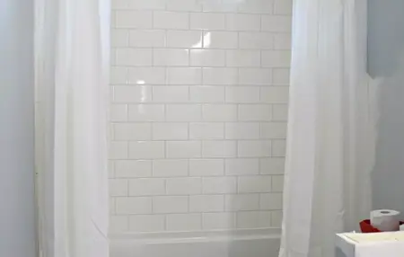 How to Use a Shower Curtain